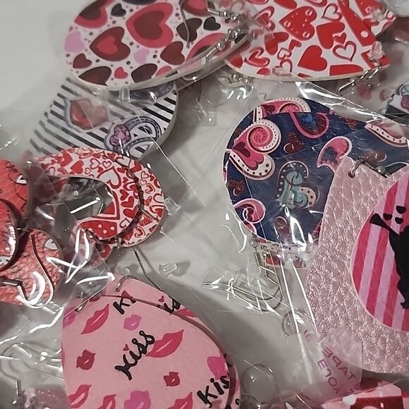 Heart Themed Earrings Set Kiss LOVE marry me Hearts Teardrop Earring - Picture 3 of 4